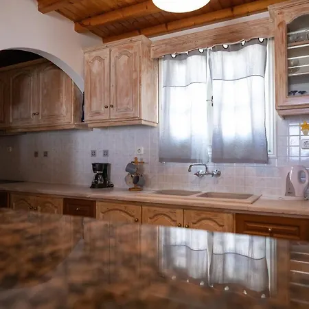 Apartman View Fteliá